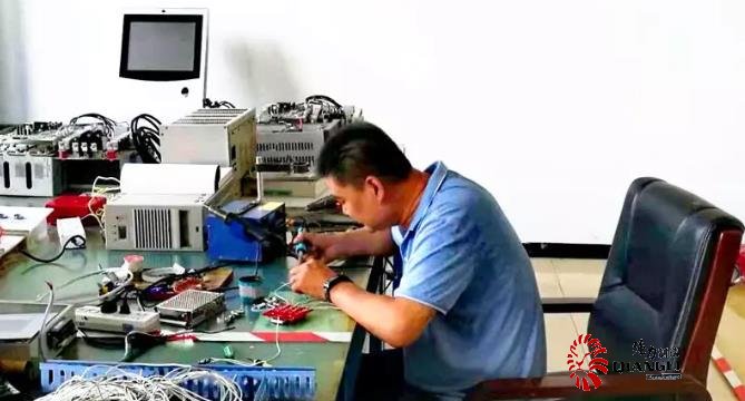 礦用防爆無軌膠輪車語音播報系統獲贊3