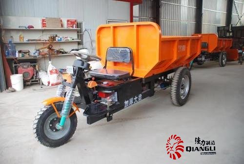 2噸福田電動礦用<a href='http://www.shuanglongmuye.com/chanpin/nyysc/' target='_blank'><u>三輪車</u></a>