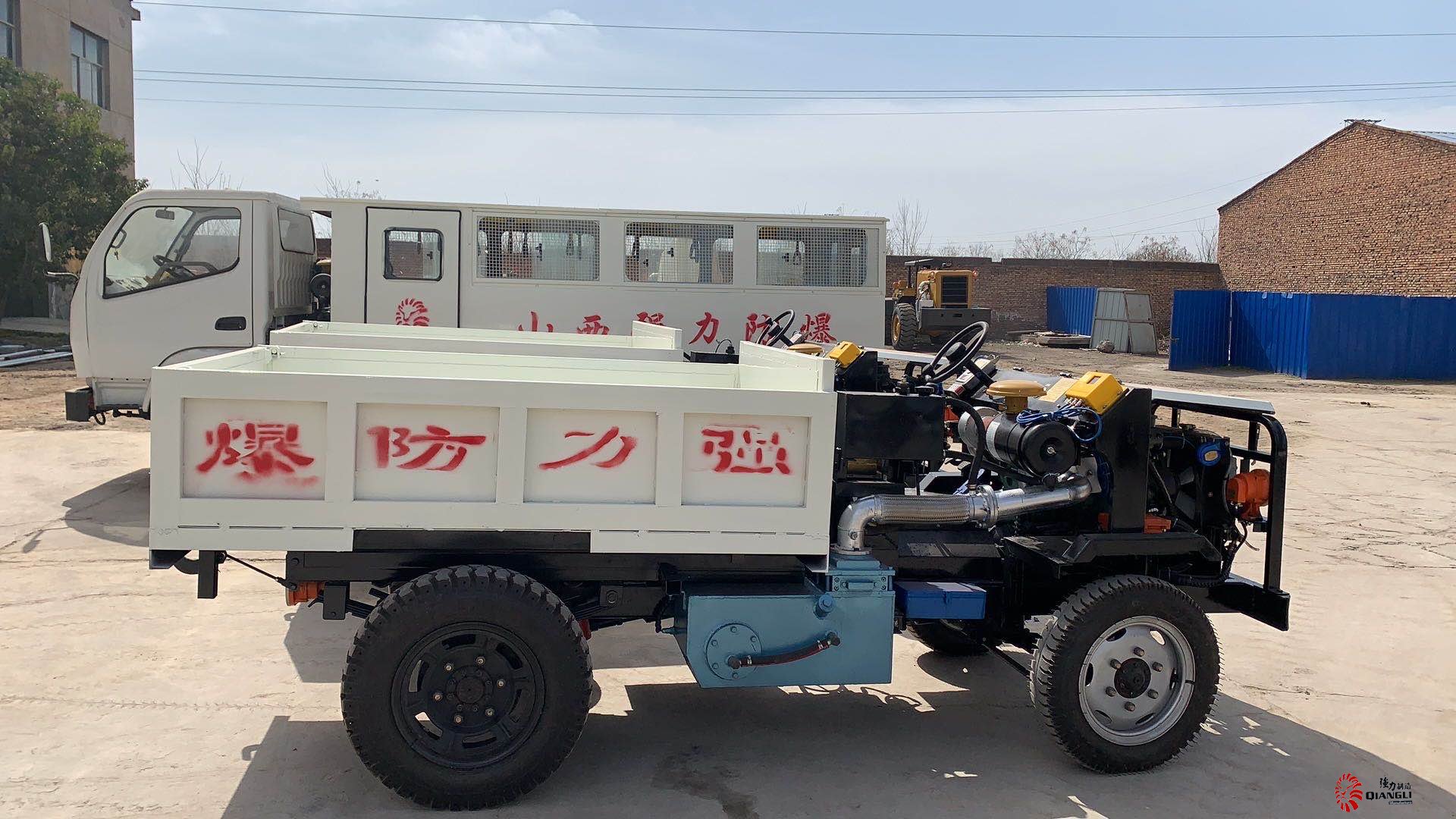 礦用膠輪車