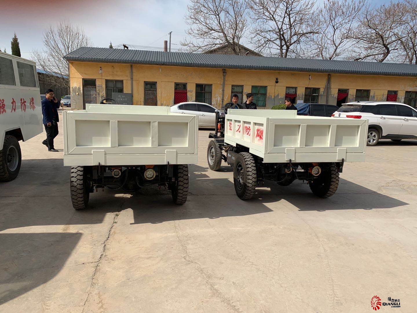膠輪防爆車