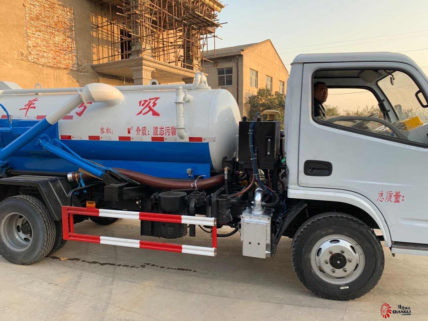 防爆吸污車