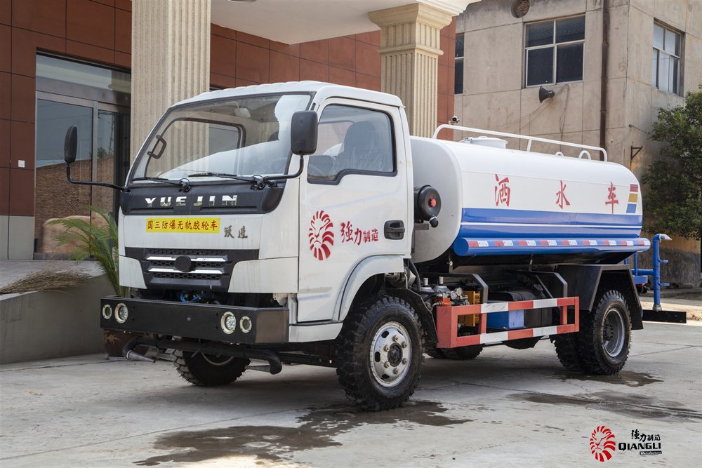 WC4S礦用防爆柴油機無軌膠輪灑水車實拍圖3