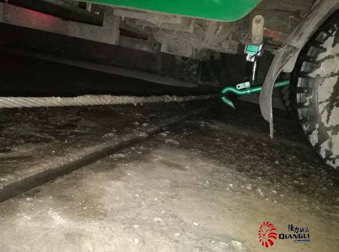 無軌膠輪車失速保護裝置